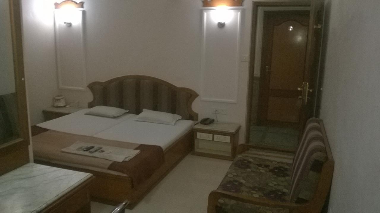 Hotel Unnati Ahmedabad Extérieur photo