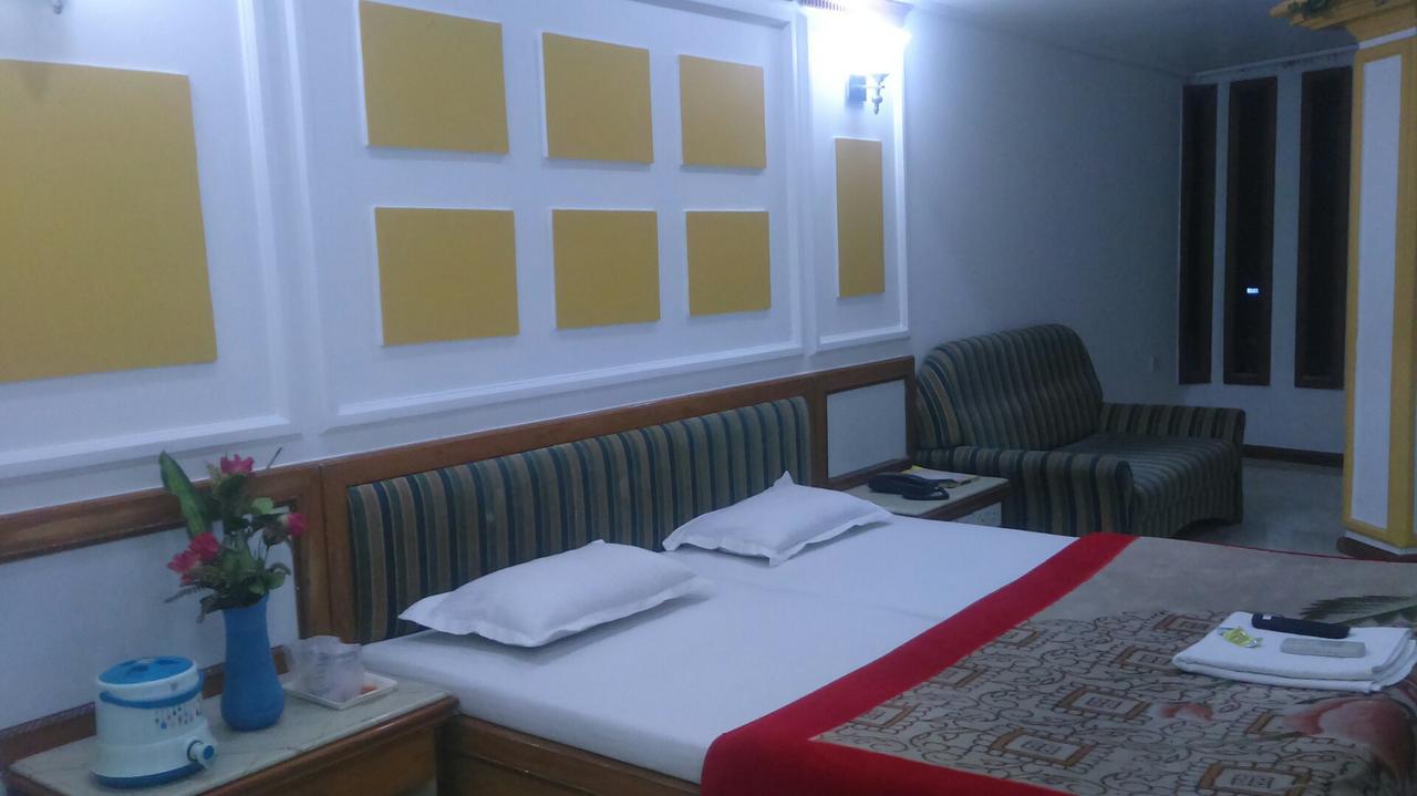Hotel Unnati Ahmedabad Extérieur photo