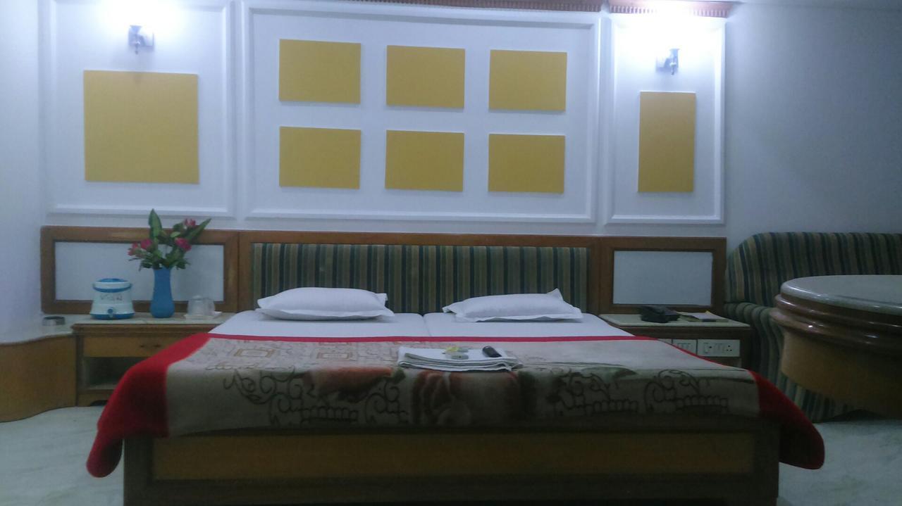 Hotel Unnati Ahmedabad Extérieur photo