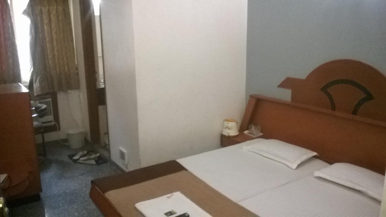 Hotel Unnati Ahmedabad Extérieur photo