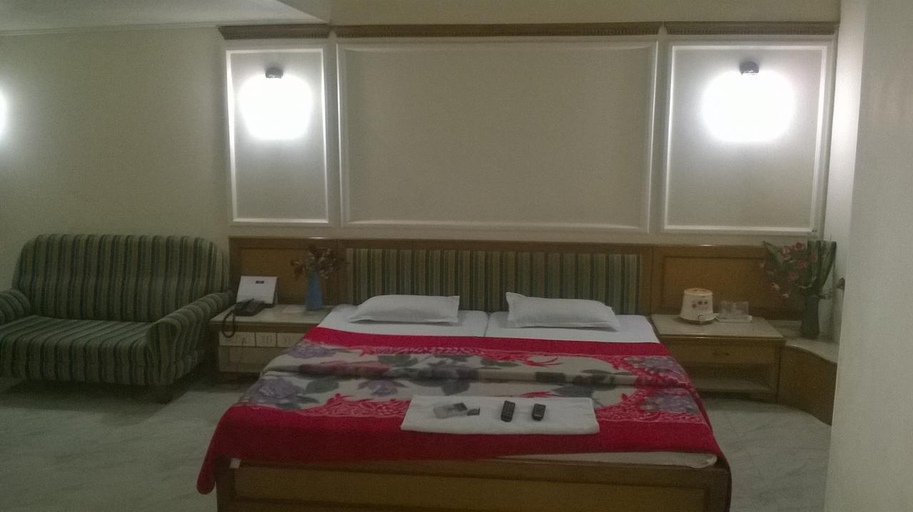 Hotel Unnati Ahmedabad Extérieur photo