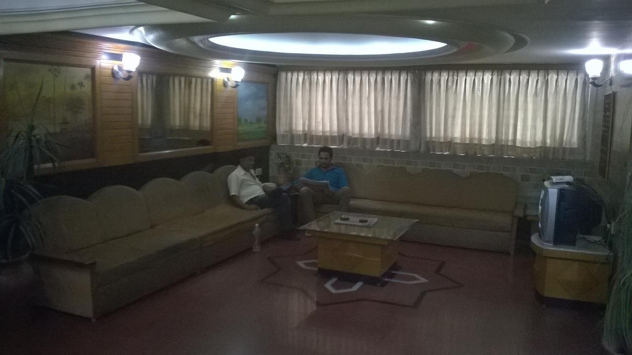 Hotel Unnati Ahmedabad Extérieur photo